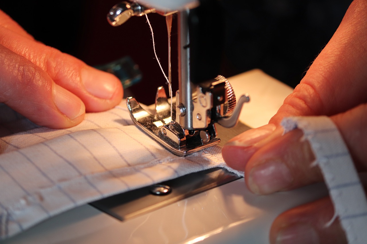 How to Choose and Install Quilting Machine Needles